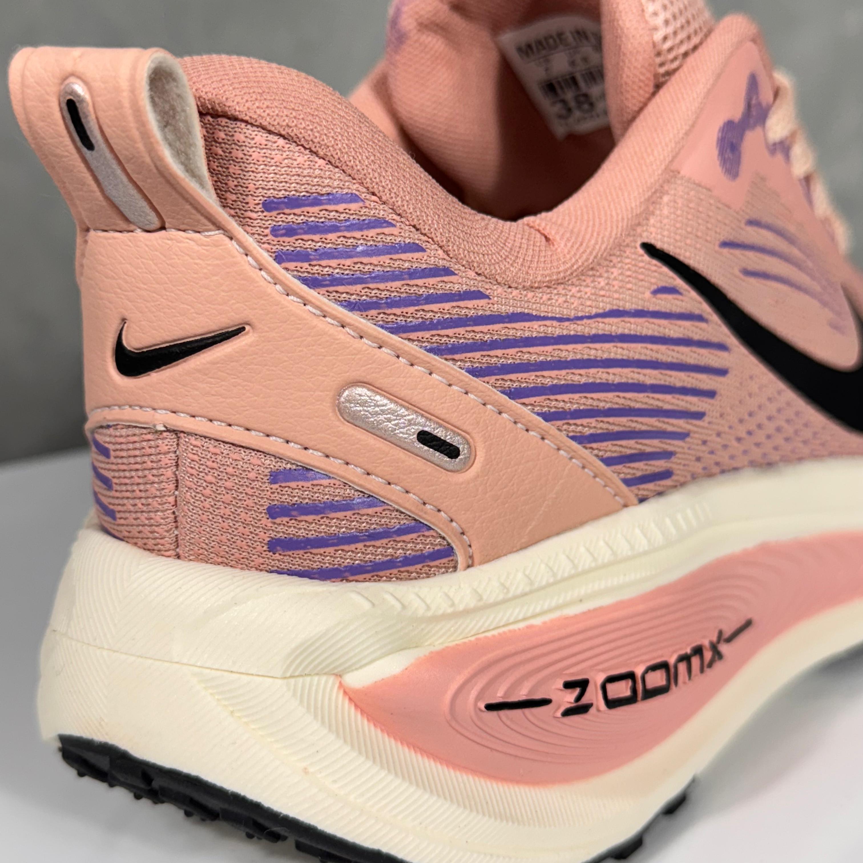 Tênis Feminino Vomero 18 Premium